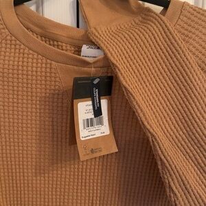 Women’s North Face shirt